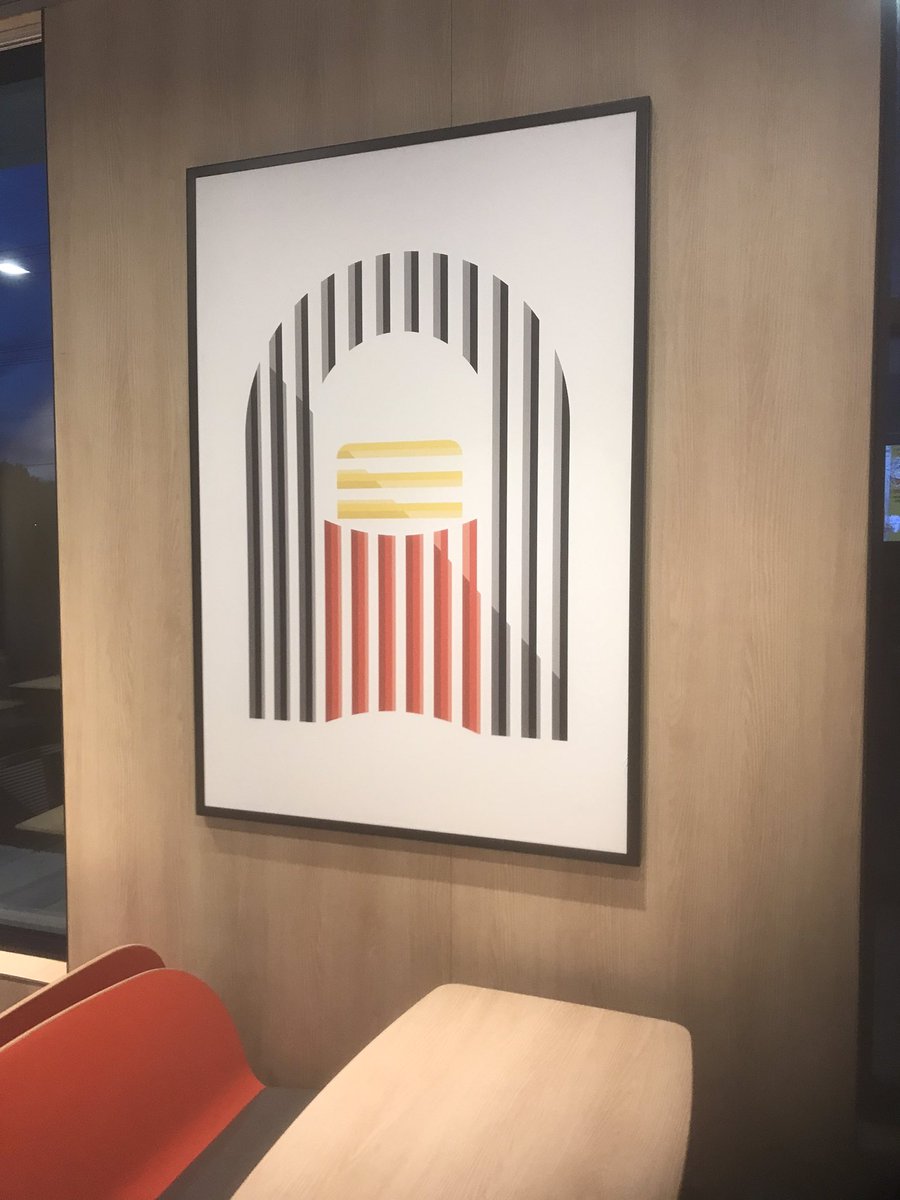 Milk_inna_Bag's tweet photo. My rowing team and I were at a McDonald’s and one guy on the team suddenly started freaking out, pointed towards this picture and shouted “MCSUS” and everyone just collectively went ballistic https://t.co/2ar2w1O9lj