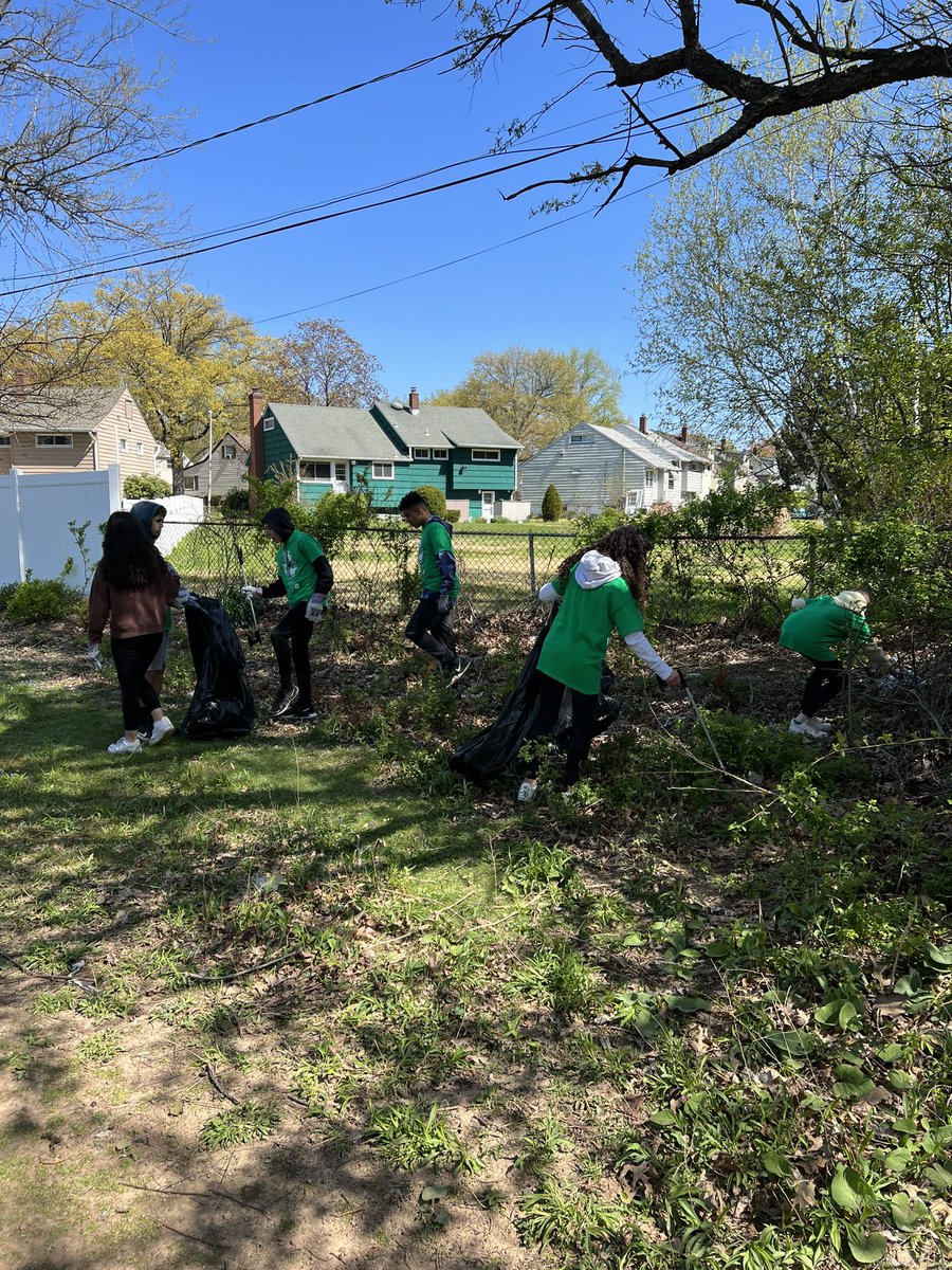 #beautifulbloomfield town wide clean up. <a href="/BMS07003/">Bloomfield Middle</a> 8th graders cleaned up their school grounds and Clark’s Pond <a href="/07003schools/">07003schools</a> <a href="/principal_BMS/">Ms. Vayda-Manzo</a> <a href="/AnnetteBaker427/">BMS Asst Principal</a>