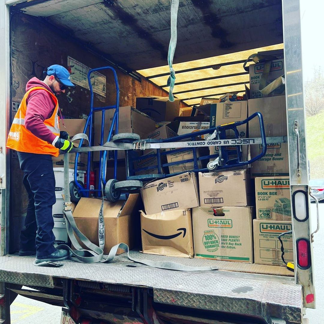 CalgaryReads's tweet photo. What a truck STUFFED with books looks like! 📚🤝📚
Thank you to everyone who donated books, volunteered, Hi-Way 9 for truck and muscle, and to everyone helping unload!!
What an effort!
You can still donate books at Calgary Curling Club Sun May 1 from 9-5. 🤗
#thankyou #yycrocks https://t.co/4KC7zL8RpO