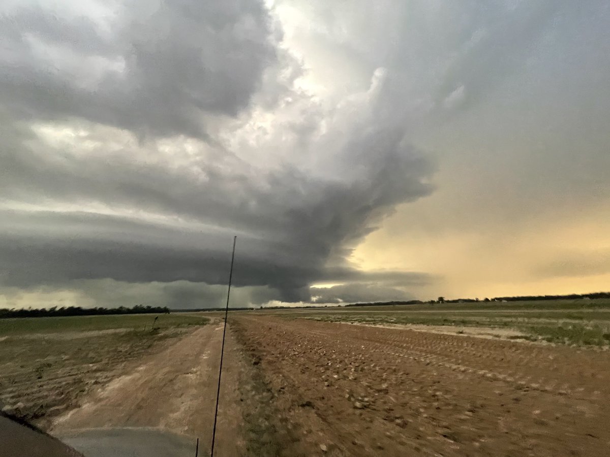 ltmarts's tweet photo. Tornado warned storm near Brinkley, AR. #arwx ⁦@KATVToddYak⁩ ⁦@KATVBarry⁩ https://t.co/c6TRpsoOs6