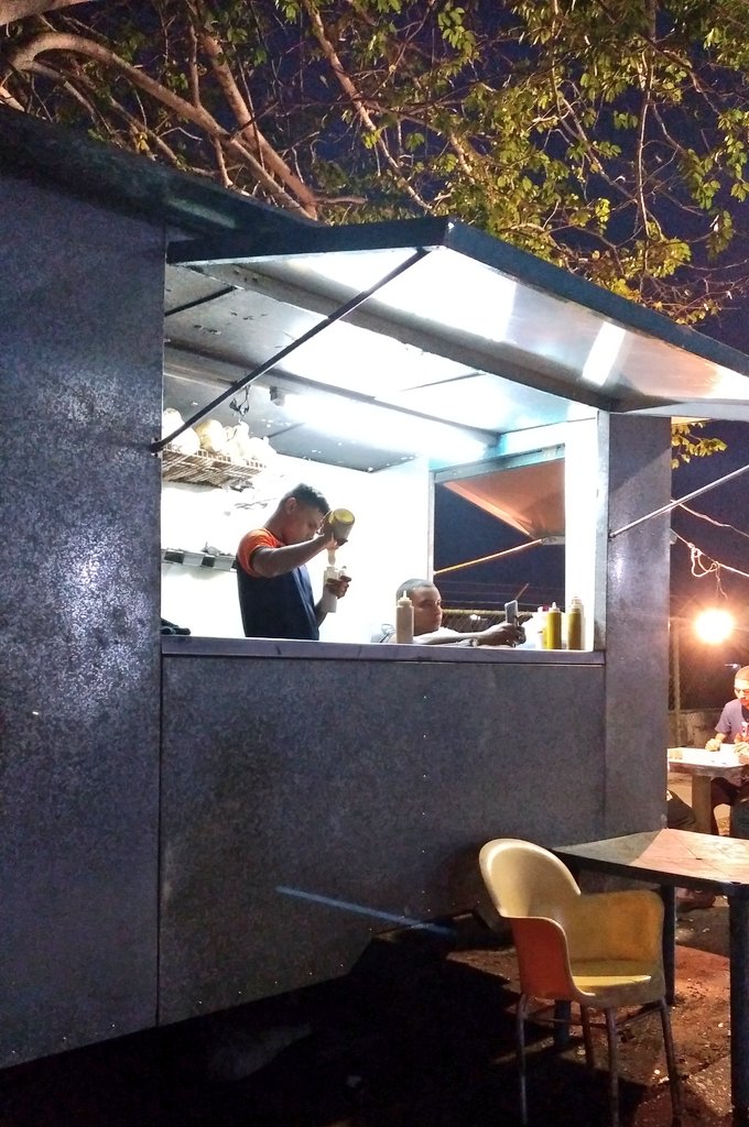 KrritoDelSabor's tweet photo. SALIENDO PEDIDOS 🗣️
Tenemos el servicio Delivery más rápido y amable de toda la ciudad, Escríbenos y no te pierdas de los mejores perros a 1$ en toda la ciudad  🛵

0412-1945142 https://t.co/VYlpQYcNqn