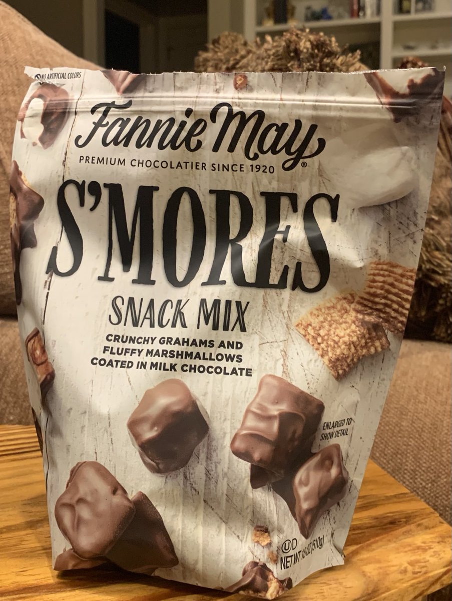 ProfBecky67's tweet photo. My favorite snack.   I shouldn’t buy it though because I want to eat the whole bag in one sitting.  🤪 #sams #smores https://t.co/8jgKJrJUuh