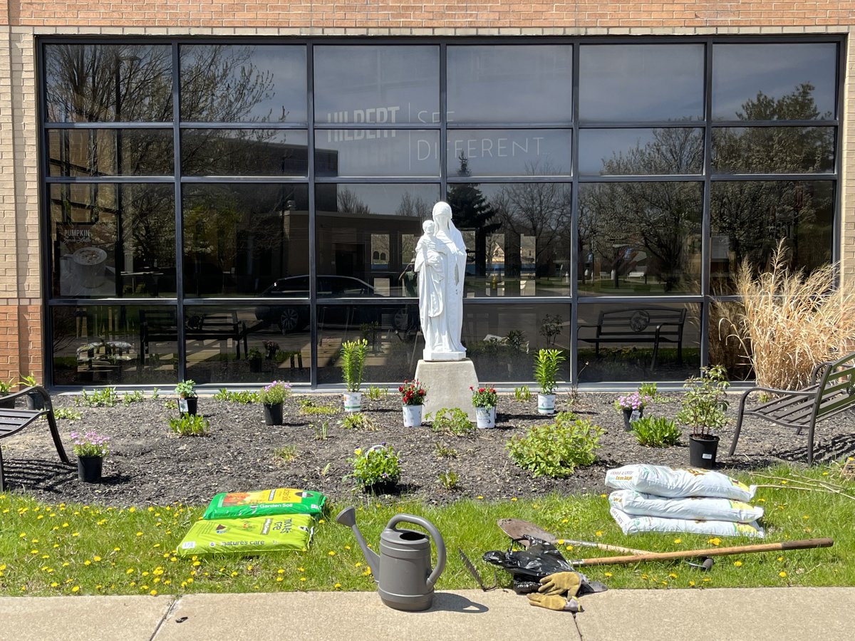 hilbertreligion's tweet photo. Spring #MaryGarden update @hilbertcollege: plants starting to wake from winter slumber; morale boosted by introduction of new friends: phlox, columbine, peonies, carnations, pansies, lilies. Let it grow. https://t.co/LSfq7xywJz