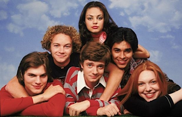 Topher Grace, Mila Kunis, Ashton Kutcher, Laura Prepon, and Wilder Valderrama will all return for 'THAT '90s SHOW' on Netflix. 

(Source: hollywoodreporter.com/tv/tv-news/tha…)