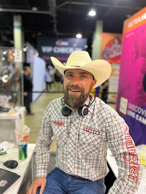 Watch hardworkertn's leaked NSFW photo on TwXstars