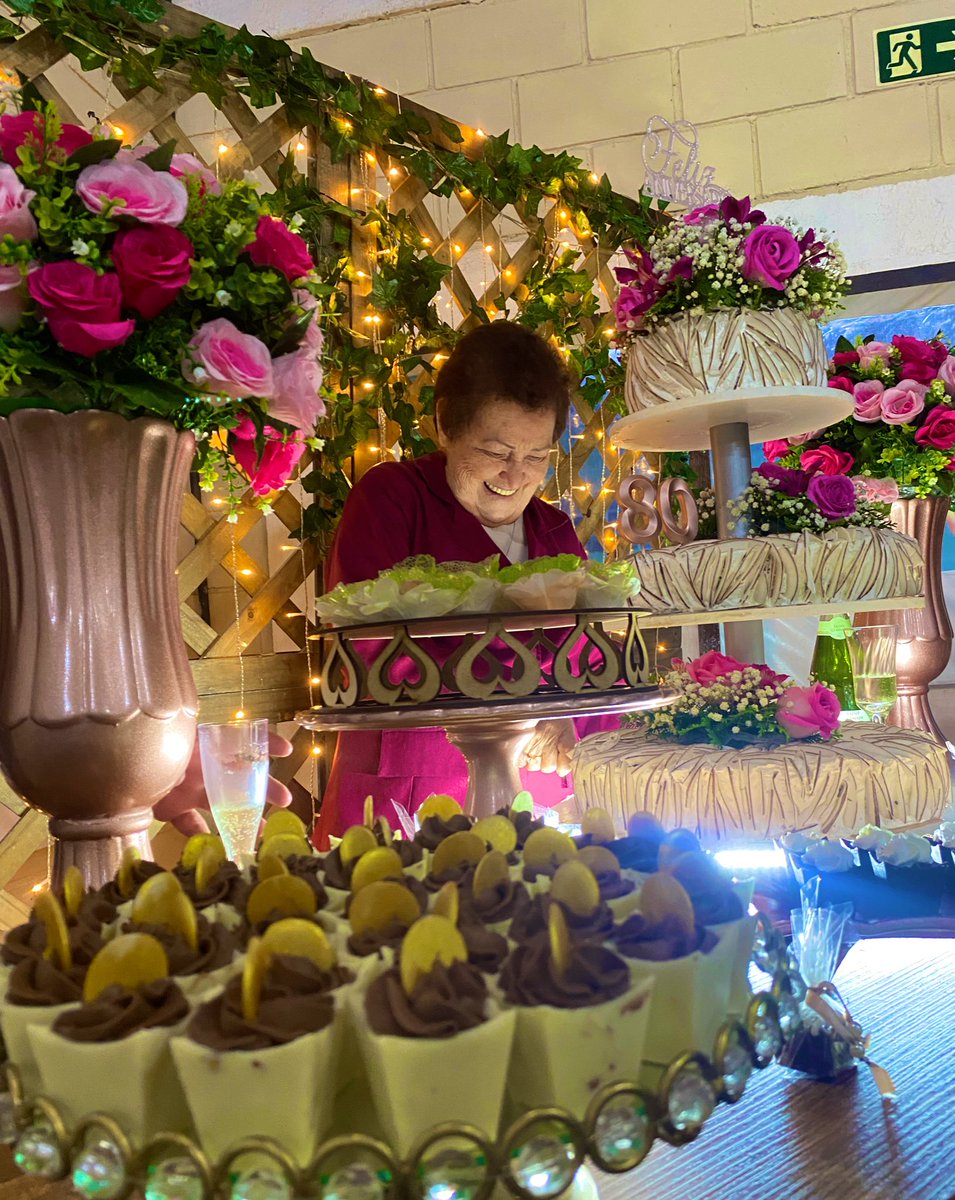 mupapi_'s tweet image. felicidades vovó 💕