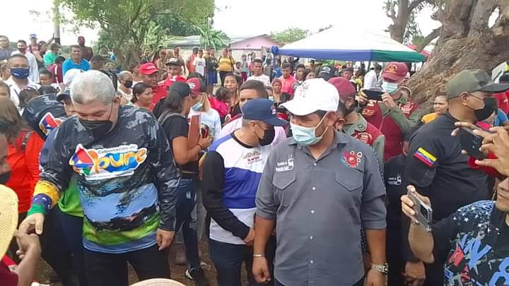 MSVApure's tweet photo. APURE|PLAN DE AMOR EN ACCIÓN  BENÉFICIA A MAS DE 1400 PERSONAS:*

_En el marco de Sábado tricolor se efectuó la jornada del plan de Amor en Acción en la comunidad Guamita 2-A Parroquia el Recreo en el que estuvo acompañado por el Gobernador @eduardopiate2 #PuebloEnDefensaDeLaPaz https://t.co/a2xip1gbxY