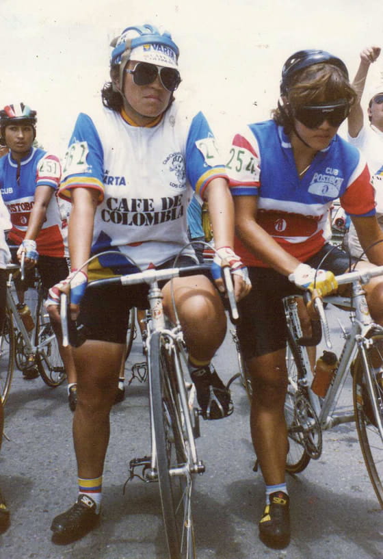 UniversoCentro's tweet photo. #UC111 | Aún hoy, treinta años después de haber dejado de pedalear de manera profesional, a Luz Marina Ramírez el ciclismo consigue acelerarle los pasos.

La vida sobre ruedas
Lucy Lorena Libreros
Fotografías: Archivo Luz Marina Ramírez

Léalo aquí: https://t.co/WWLfUswxes https://t.co/yIlMHSsdHQ