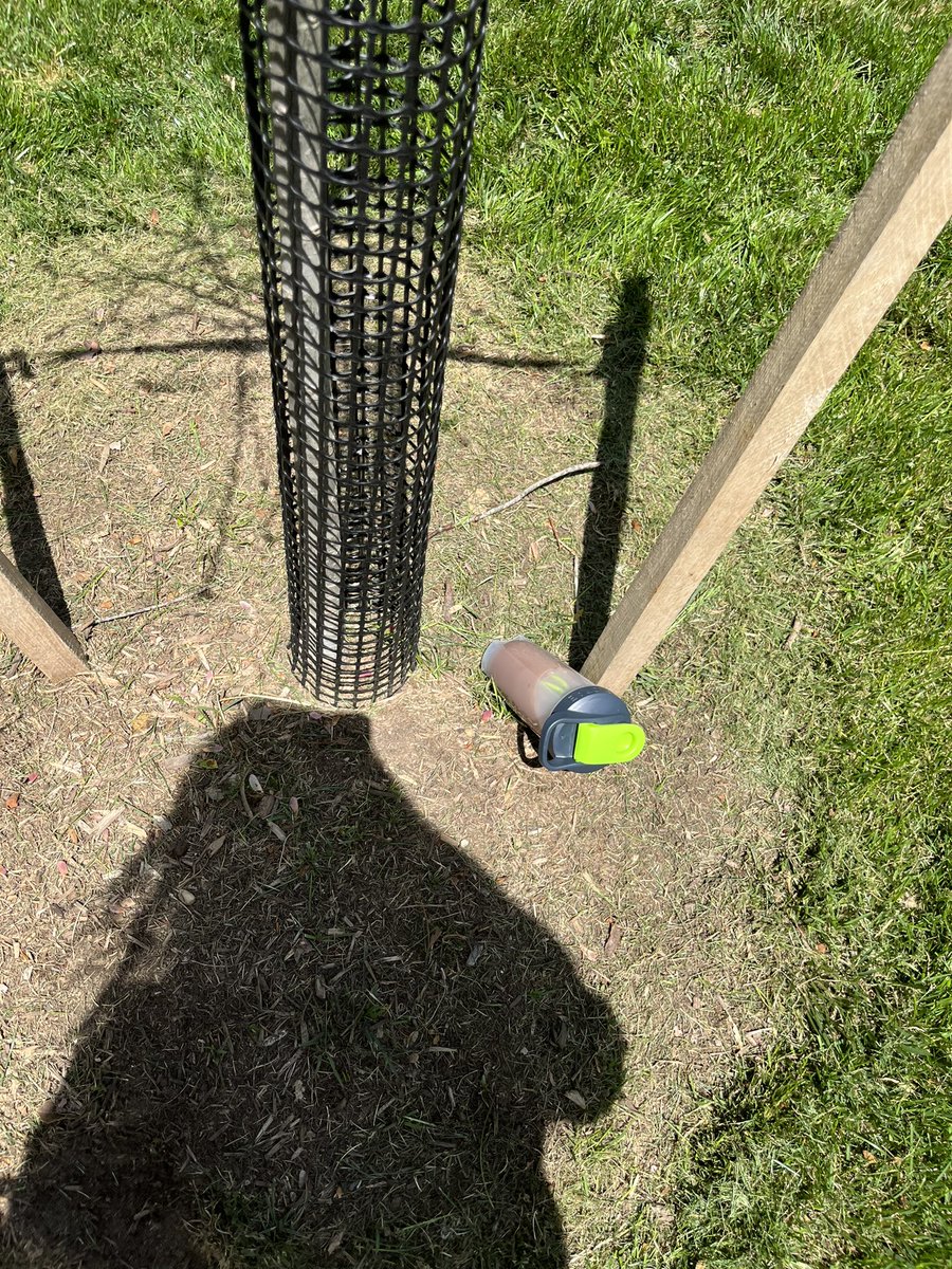 dontsaystephy's tweet photo. Left him and his his protein shake on the ground https://t.co/2NP0IA3ioZ