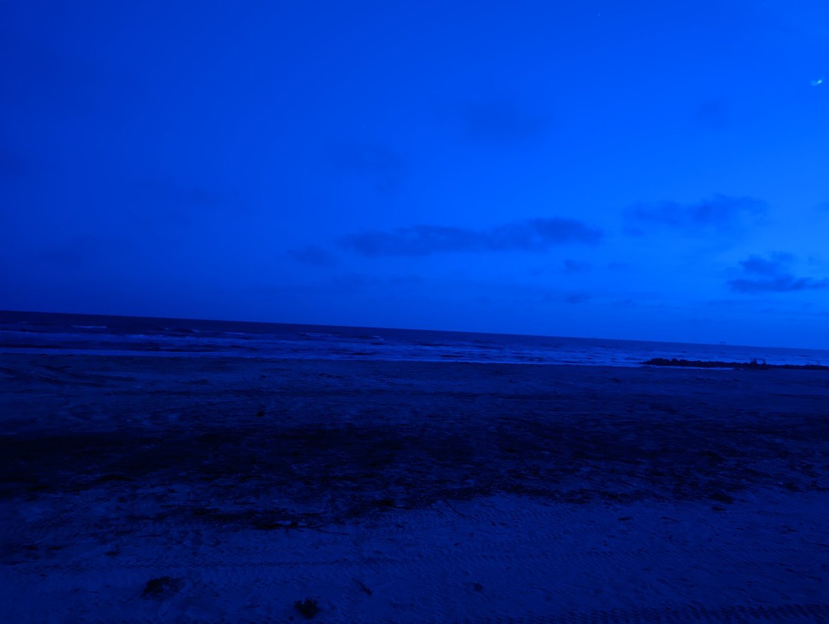 CobbtAcres's tweet photo. Skoolie on a beach.
☮️
 #usatravel #newplaces #homeonwheels #skoolie https://t.co/TP3x9vC4AE