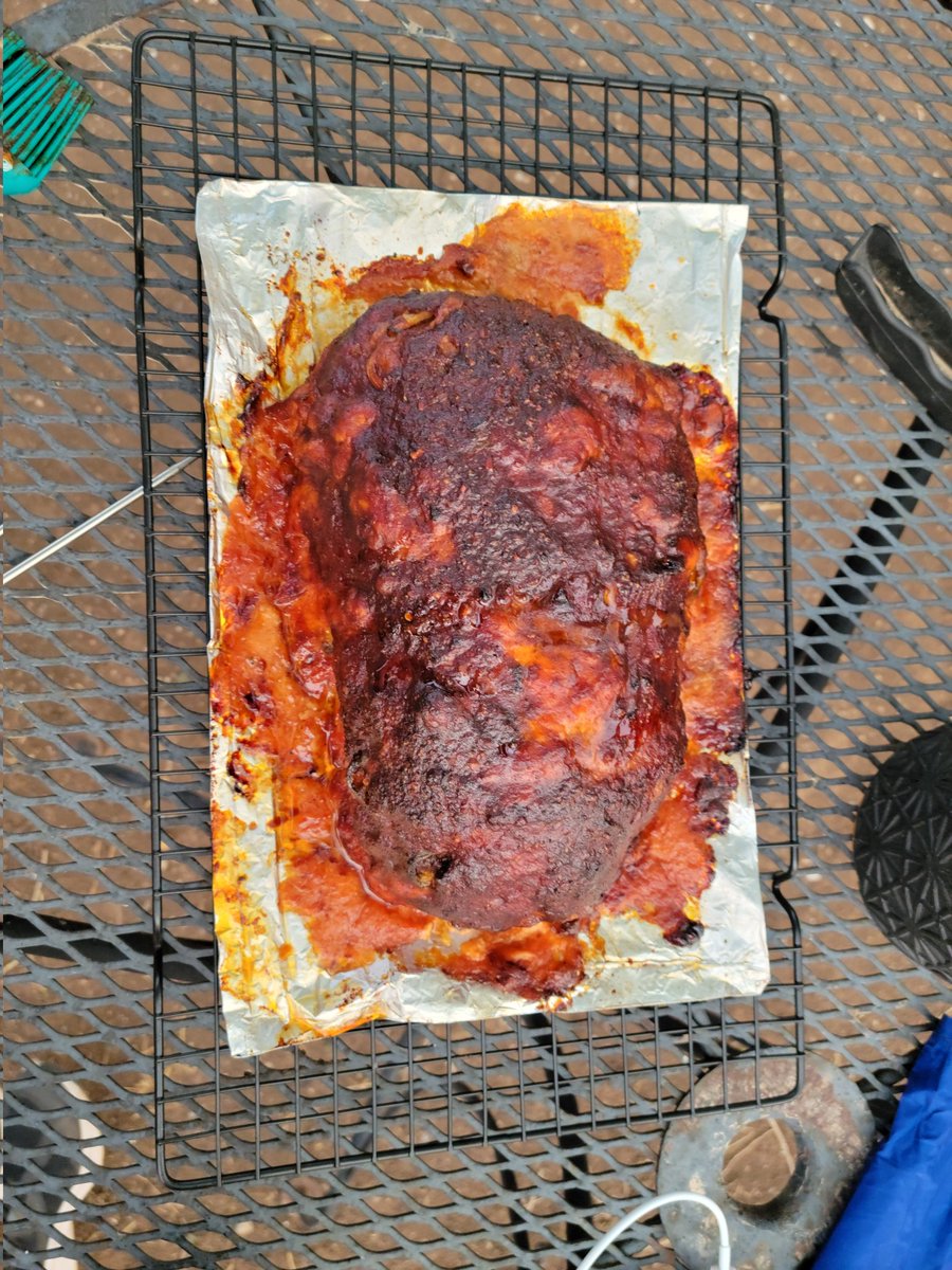 SnorlaxFan81's tweet photo. Rest for 10 mins and then time to try! 🤤 ⏲️
#grillingseason #smokedmeats #weberkettle https://t.co/YVZPpistkD