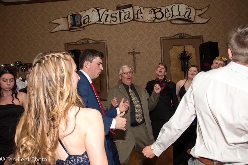 mw_sro's tweet photo. Awesome time at Senior Ball !!! https://t.co/tIhzgu3L8S
