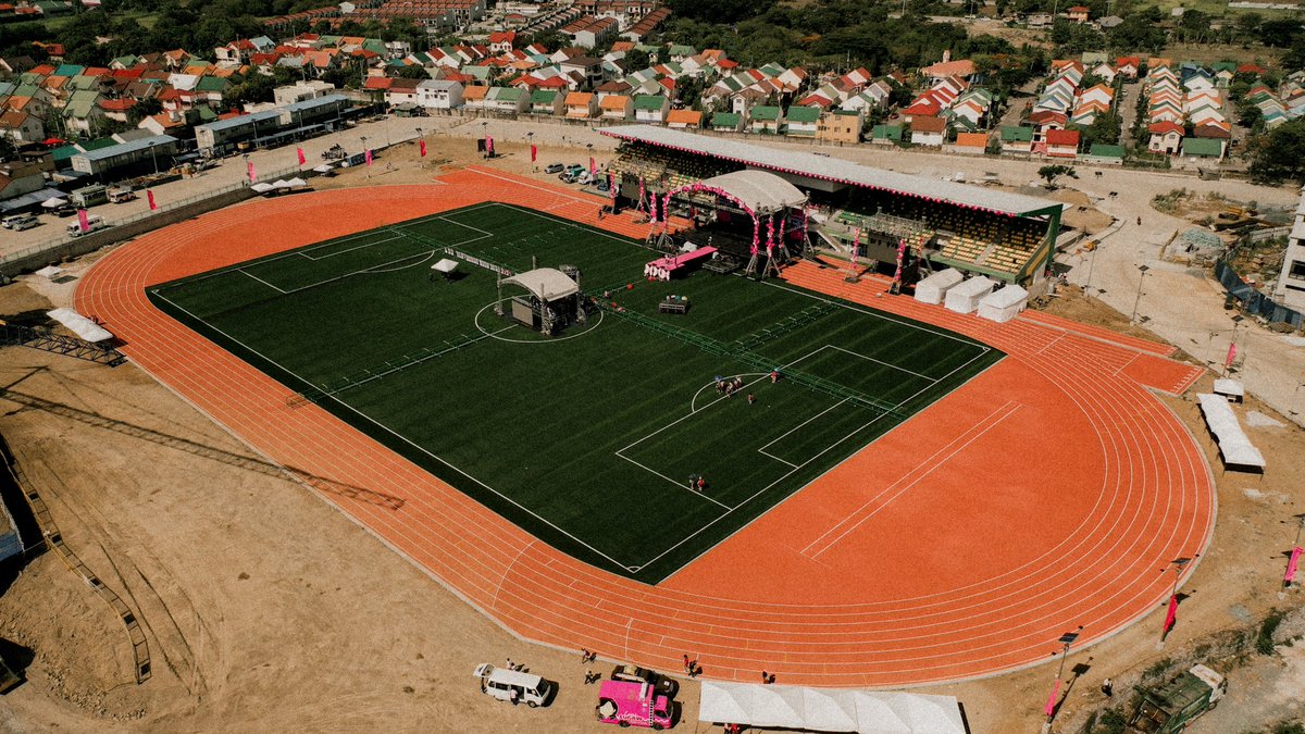 reypaulogarcia's tweet photo. Cavite is indeed ready!!!! Kitakits!! 

Aerial shots I took as of 9:20AM 
#CaviteIsPink #CaviTENyoParaKayLeniKiko #CaviteIsPink2 
#IpanloNa10ToParaSaLahat https://t.co/1GjYDOVHfW