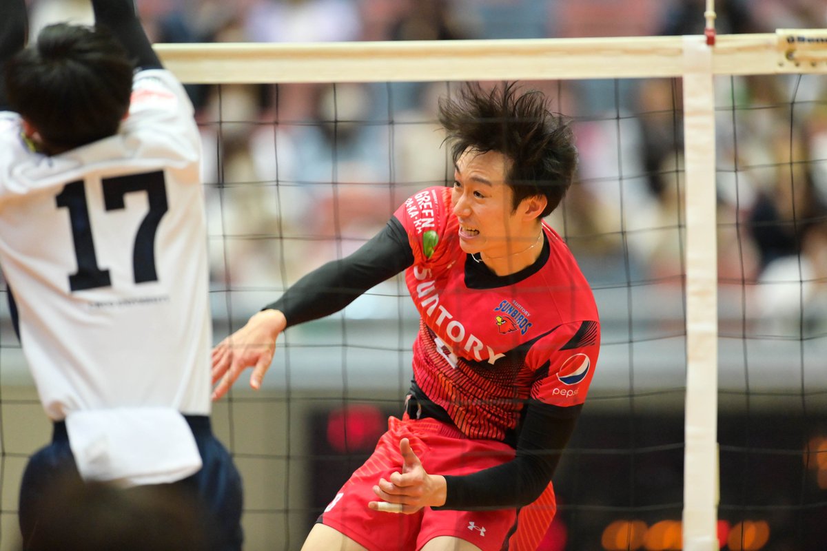 sun_SUNBIRDS's tweet photo. 第70回　黒鷲旗全日本男女選抜バレーボール大会　予選グループ　中央大学戦のレポートを掲載しました。

是非ご一読を！
https://t.co/CVntiuMLxg https://t.co/Z8NugiUHfV