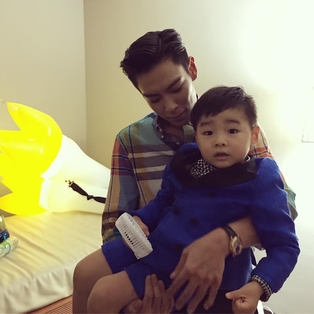 xB_Bang's tweet photo. Tabi’s love for Yeon Jun never change 🥺😍 look at the way Tabi holds him, nothing changes 😍 https://t.co/2ev0vEngYH