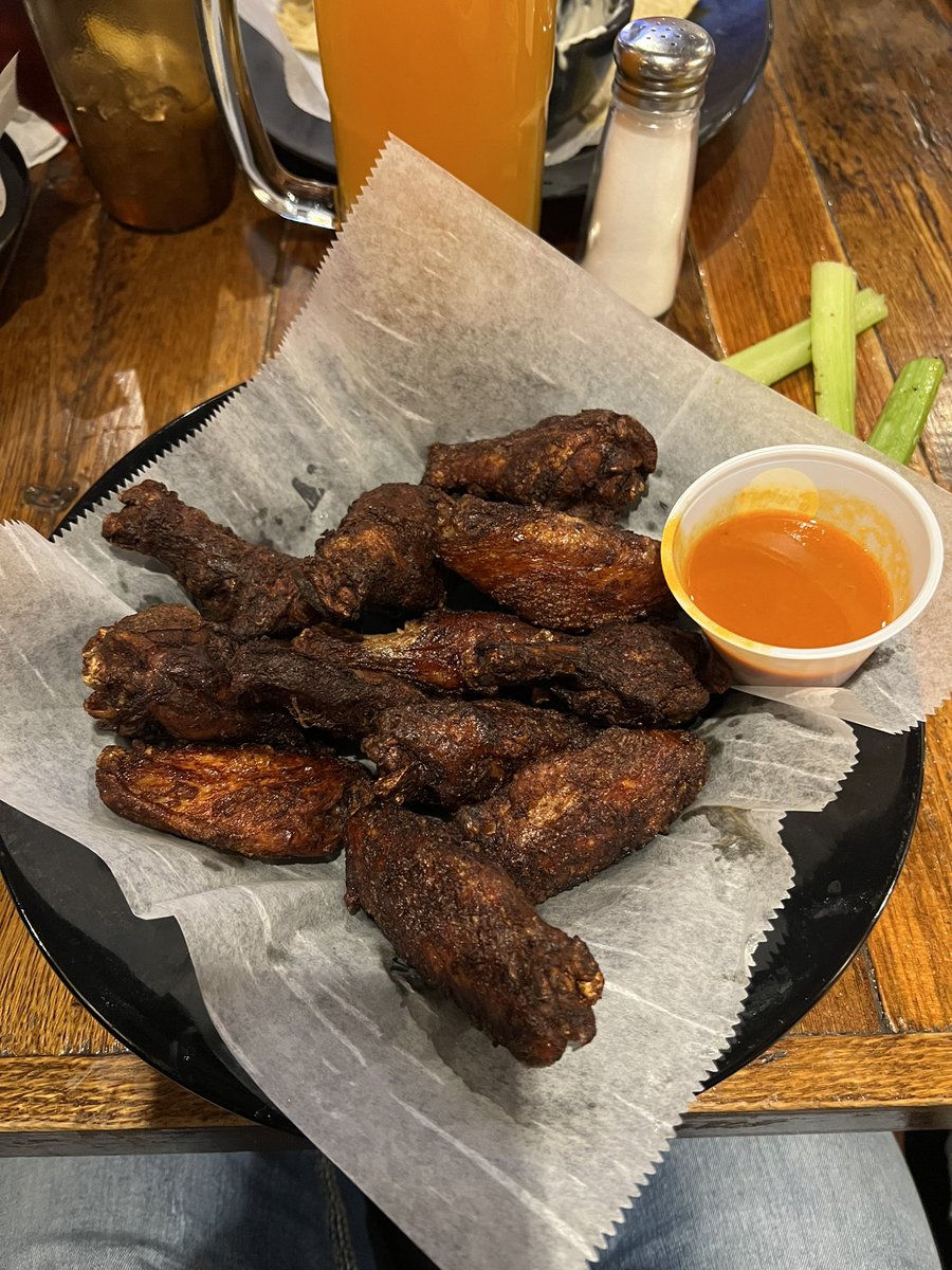 baize82's tweet photo. Double Dogs crispy “Gene” wings 😍 https://t.co/Grl9OUJoje