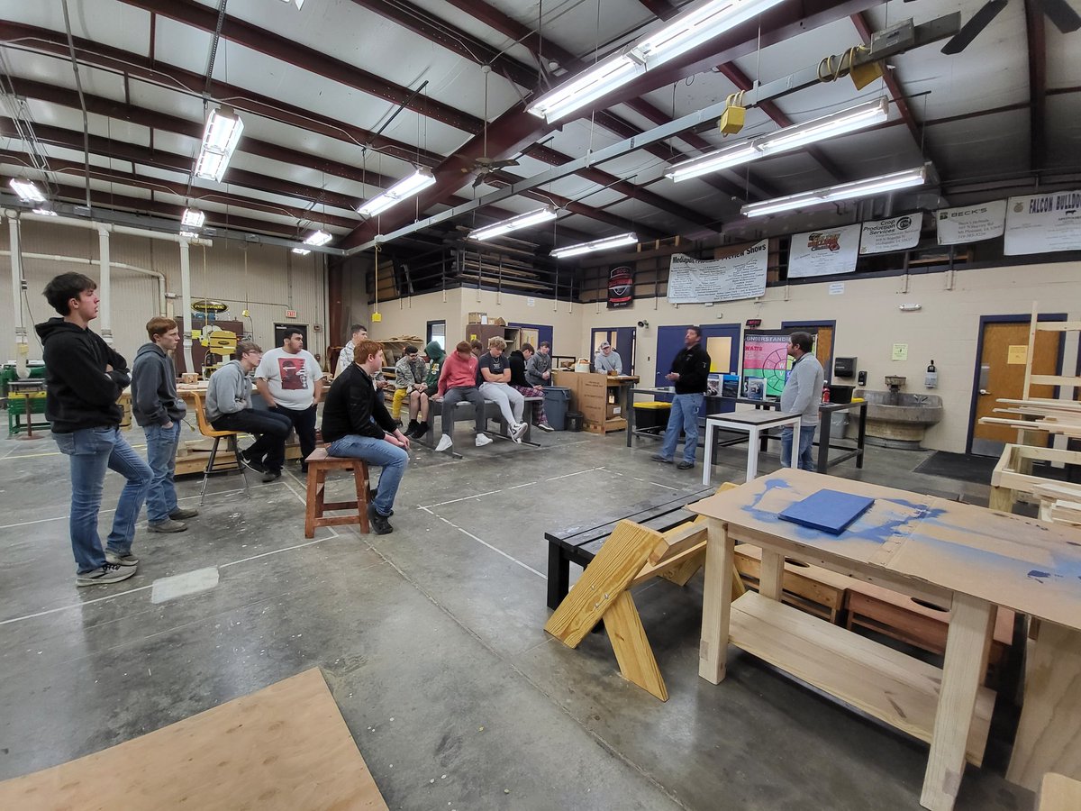 IBEW Local 13 was in presenting to students this week on the benefits of choosing a career in the electrical trades.   #mepoclassroom