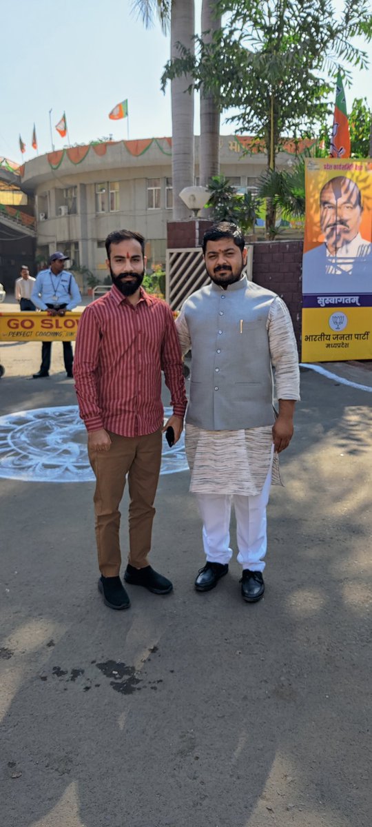 LovekeshPurohit's tweet photo. प्रिय भाई सौरभ शर्मा जी को अवतरण दिवस की हार्दिक शुभकामनायें बाबा महाँकाल सदा आशीर्वाद बनाए रखे।
@indoresevak
@indoresevak01 https://t.co/yQgNxNSqBP