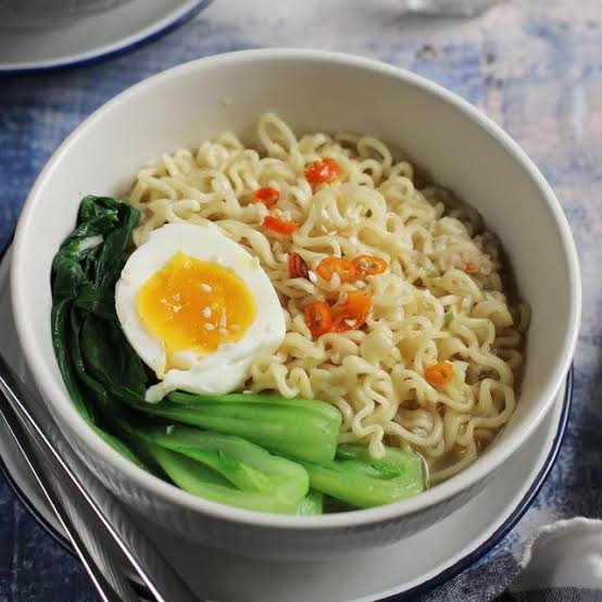 Potret ketika bikin Indomie:

         Cewek                           Cowok