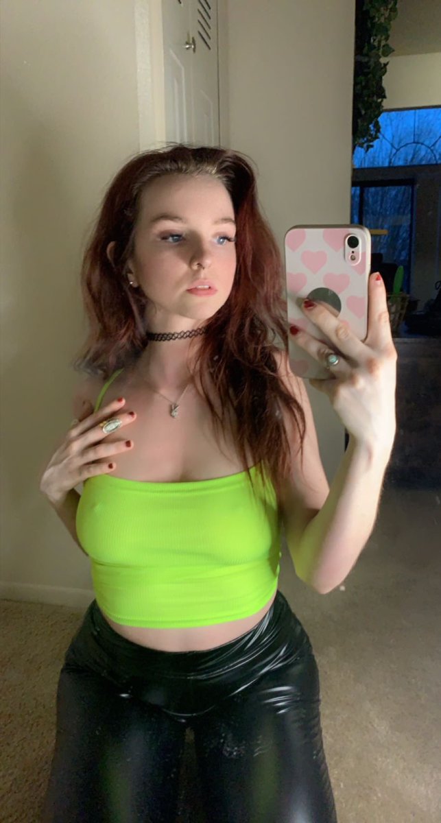 sammmmmi_mae's tweet photo. just in case y’all forgot about me™️ https://t.co/ciF0oXvDJu