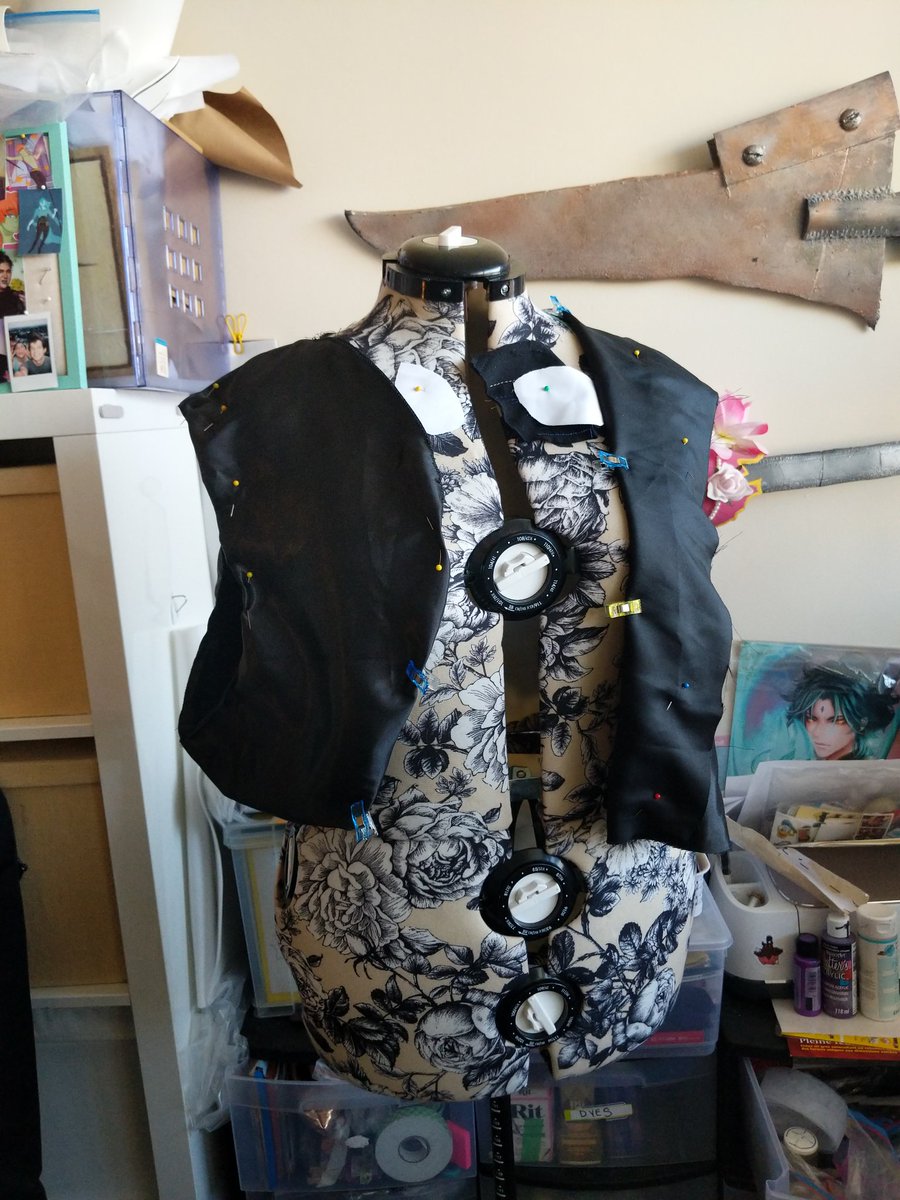 kardions's tweet image. fun fact: I'm a cosplayer &amp;amp; make stuff lol

i love playing xavery as a dancer &amp;amp; decided to make the dancer's attire!! made a swatch sheet &amp;amp; mock-up the other day :3