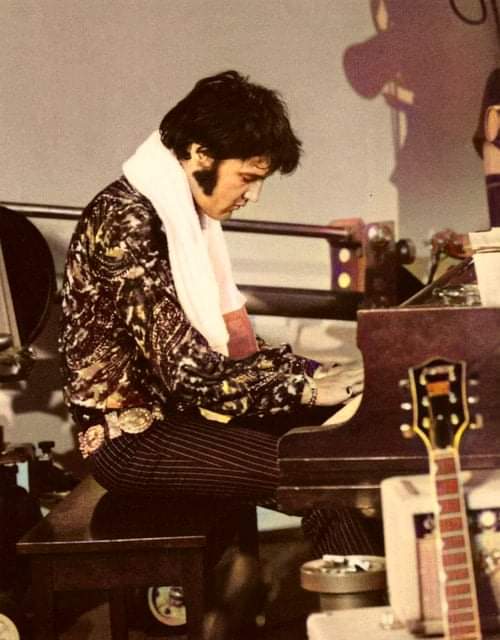 Elvis at the piano
#Elvis #ElvisHistory #ElvisPresley #Elvis1970 #Elvistheking #Elvis2022