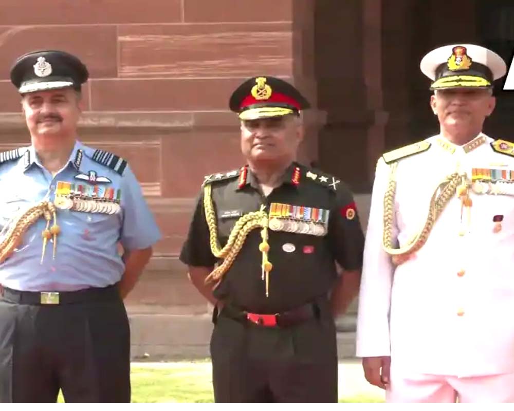 IND24AMPL's tweet image. एक ही बैच के तीन अफसरों के पास सेनाओं की कमान ind24.tv/command-of-arm…
#officers #samebatch #command #forces #NDA #ARMYCHIEF #NAVYCHIEF #AIRFORCECHIEF #IND24