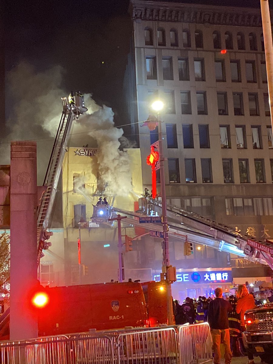 JustinTHG's tweet photo. NYC Chinatown Fire https://t.co/hdjYHTBb04