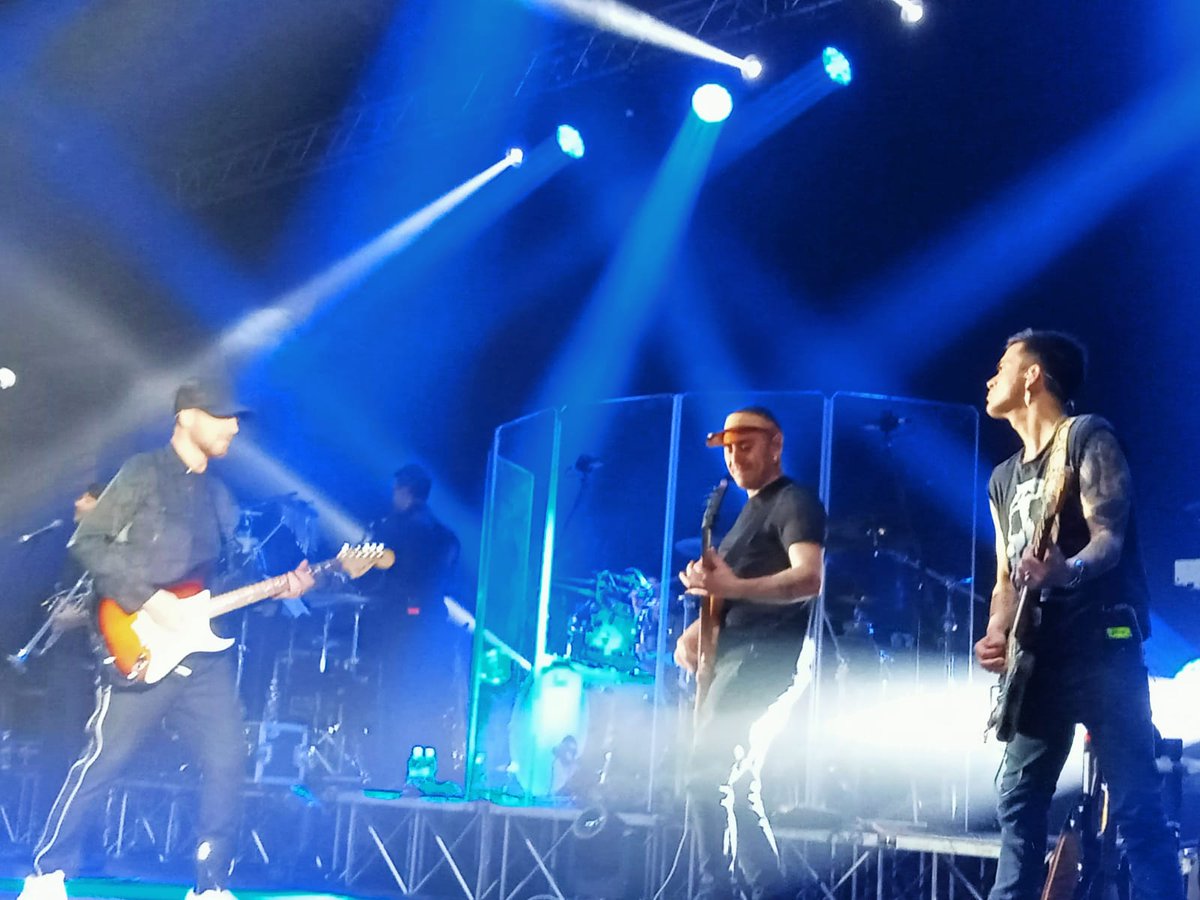 giovannafanini's tweet photo. @RafRiefoli @Combass @cafieromusic #raftozzitour rifarei tutto solo per vedervi suonare ♥️ https://t.co/xr4iBtgzoR