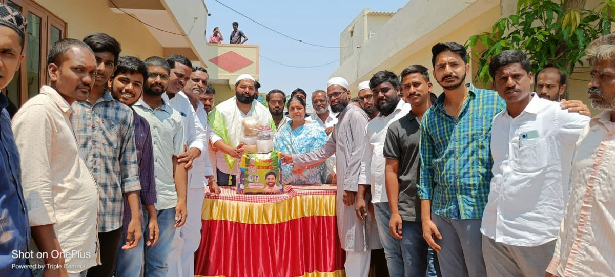 sreddyTRS's tweet photo. Give away groceries to all muslim families on eve of ramzan in my native village gommaram
#రంజాన్_ముబారక్
స్వగ్రమం గొమ్మరం, పెద్ద గొట్టిముక్కల మరియు చెన్నాపూర్ గ్రామాలలో ఉన్న అని ముస్లిం కుటుంబాలకు 20 కిలో బియ్యం మరియు నిత్యావసర వస్తువులు ఇయ్యడం జరిగింది. @KTRTRS
@trspartyonline https://t.co/p2DKBxuJdW