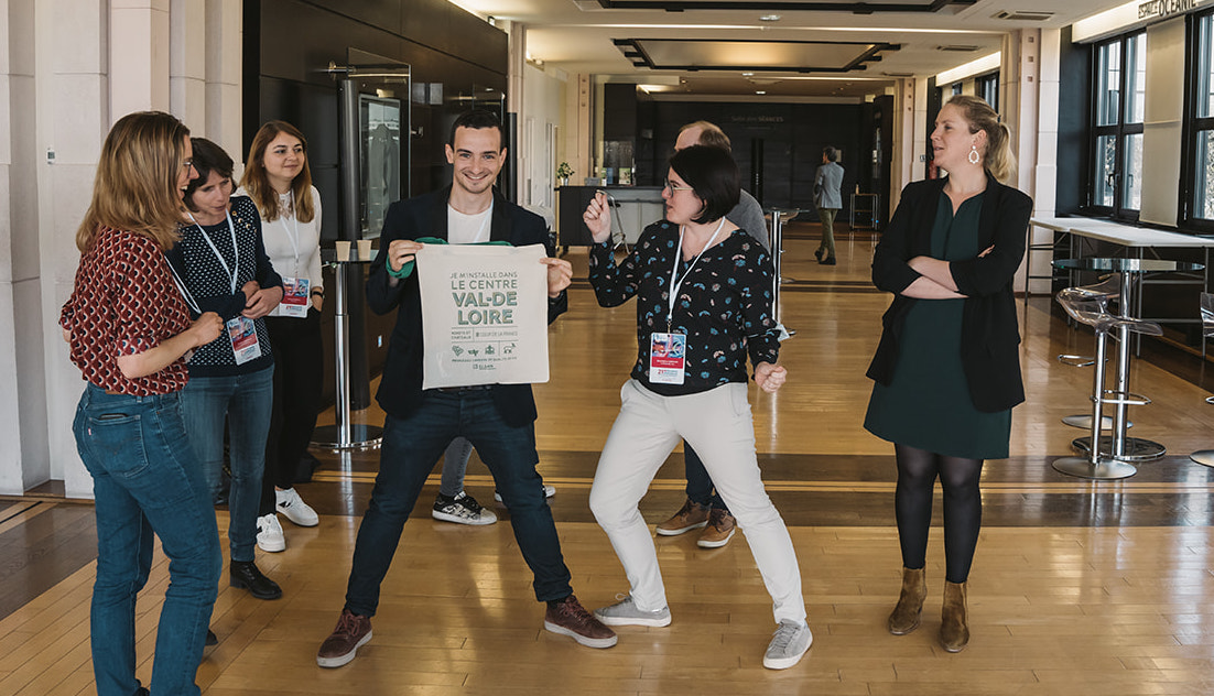 1/10 🎖Thread « pourquoi s’installer dans le Centre-Val-de-Loire ? »🎖 quand on est médecin ⚕
Merci au partenaire <a href="/CJNephro/">CJ Néphro</a> : <a href="/elsan/">ELSAN</a> pour le joli sac.
NB : je ne sais pas si perso je m’y installerai mais…🤔