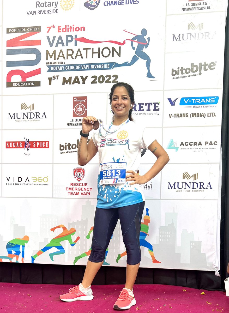 CharmieParekh's tweet photo. Flagged off and ran a marathon organised for Girl Child Education. Could there be a better start of the month? #BetiBachaoBetiPadhao @FitIndiaOff @PIBWCD @Rotary https://t.co/r32Anlk3b8