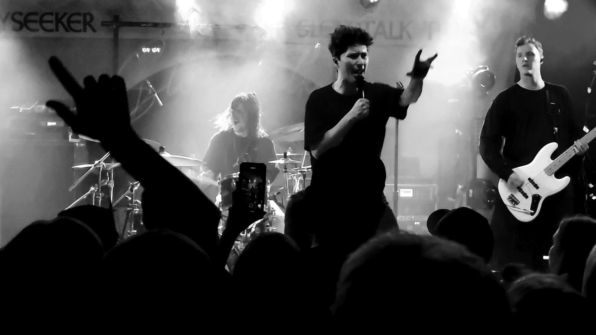 KayleeConsolo's tweet photo. @HoldingAbsence @dayseeker A DREAM. not many others we'd make a 6hr trip for💞💞💞 amazing as always🤘 https://t.co/65hyTXQF6N