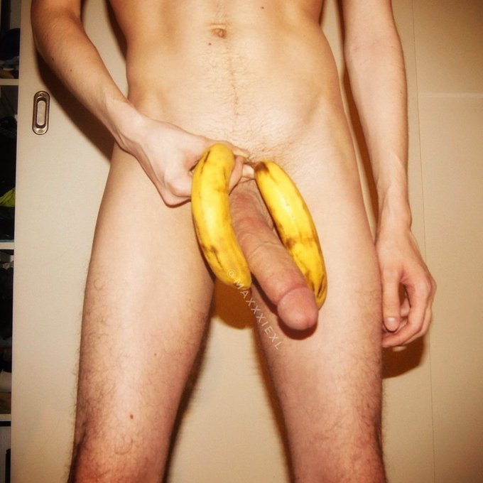 🍌 https://t.co/0pNInJJybc