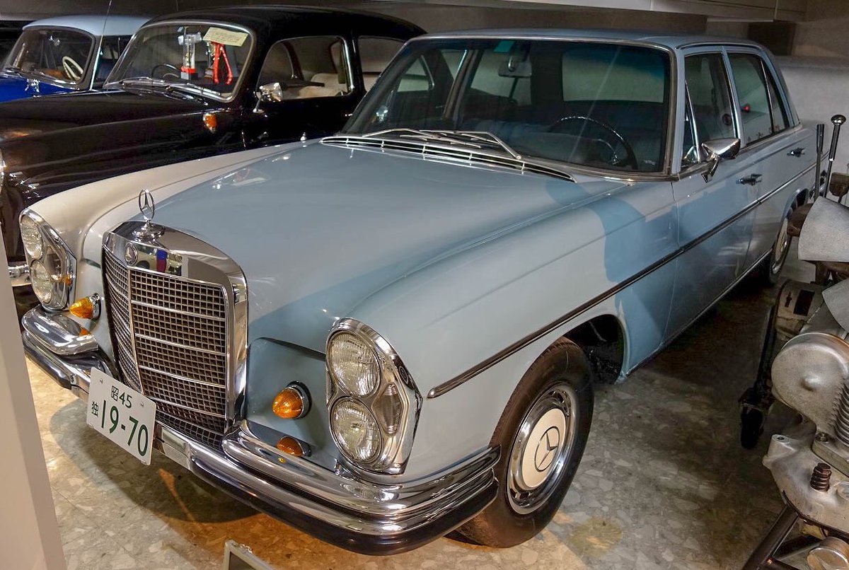 clarez_ch's tweet photo. 続いてのクルマは、
「メルセデスベンツ 280S 」!
1970年製!
#メルセデスベンツ #280S #車好きな人と繋がりたい #車好き #おはようVtubar #こんにちはVtuber #classiccar #クラシックカー #Mercedes #benz #MercedesBenz https://t.co/oXpAMMfAWk
