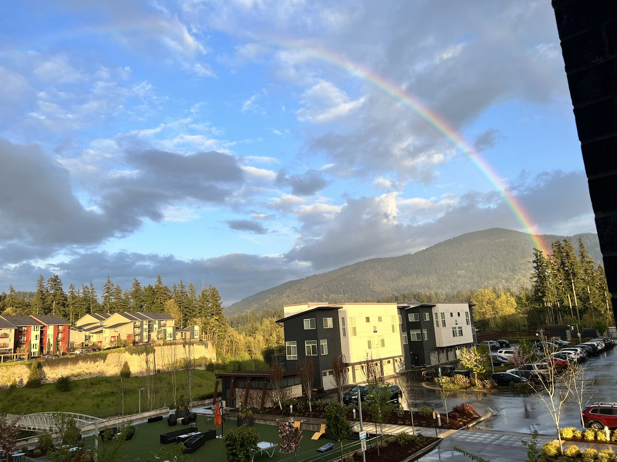 Hozay17's tweet photo. Rainbow! https://t.co/9JzZTDO5Na