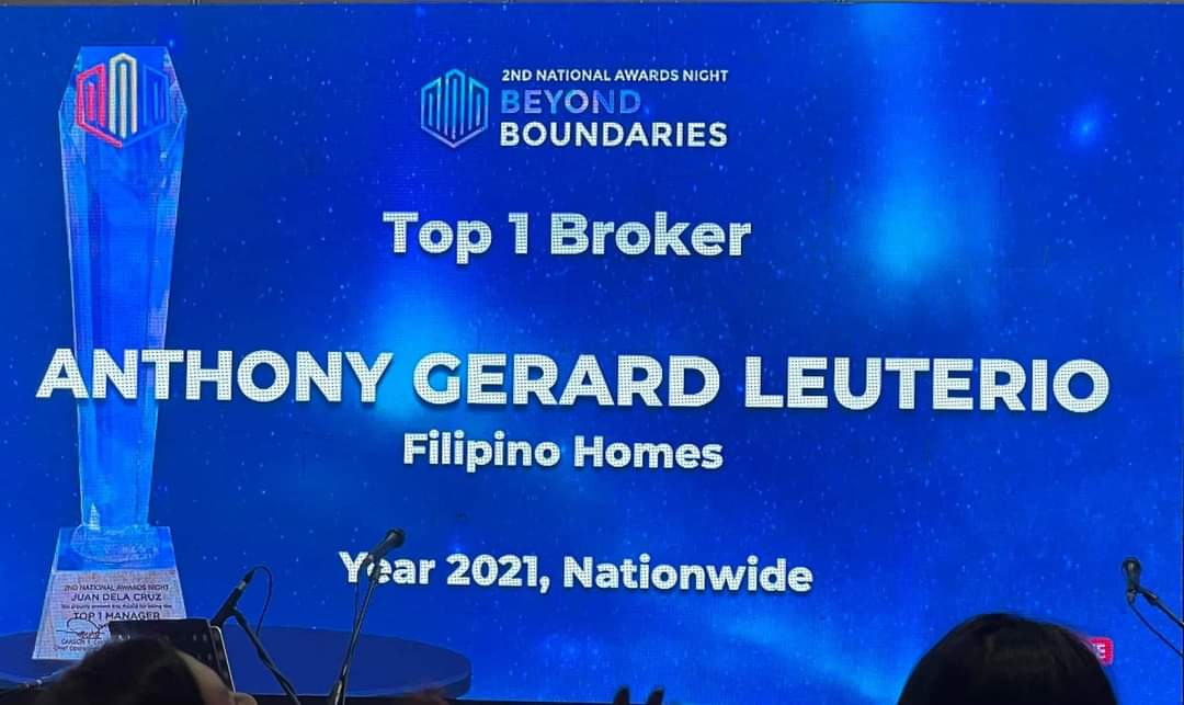 tonleuterio's tweet photo. In behalf of Filipino Homes, we would like to thank Weecomm Boss Cesar Wee and Boss Carson Choa for the Award to Filipinohomes as your TOP REALTY NATIONWIDE FOR WEECOMM! #TopRealty #TopBrokeraward #weecomm  #Filipinohomes https://t.co/ujXIJdsOgx