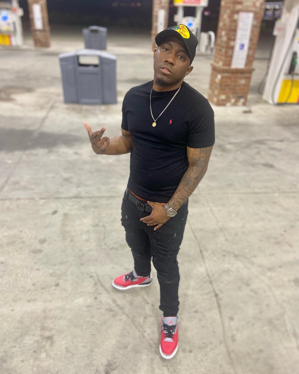 xKeepItG's tweet photo. If I Ainn A Yung Shiner Den What Do Yu Call Dat🤲🏾🥷🏽🩸 https://t.co/fAokgVqFl5