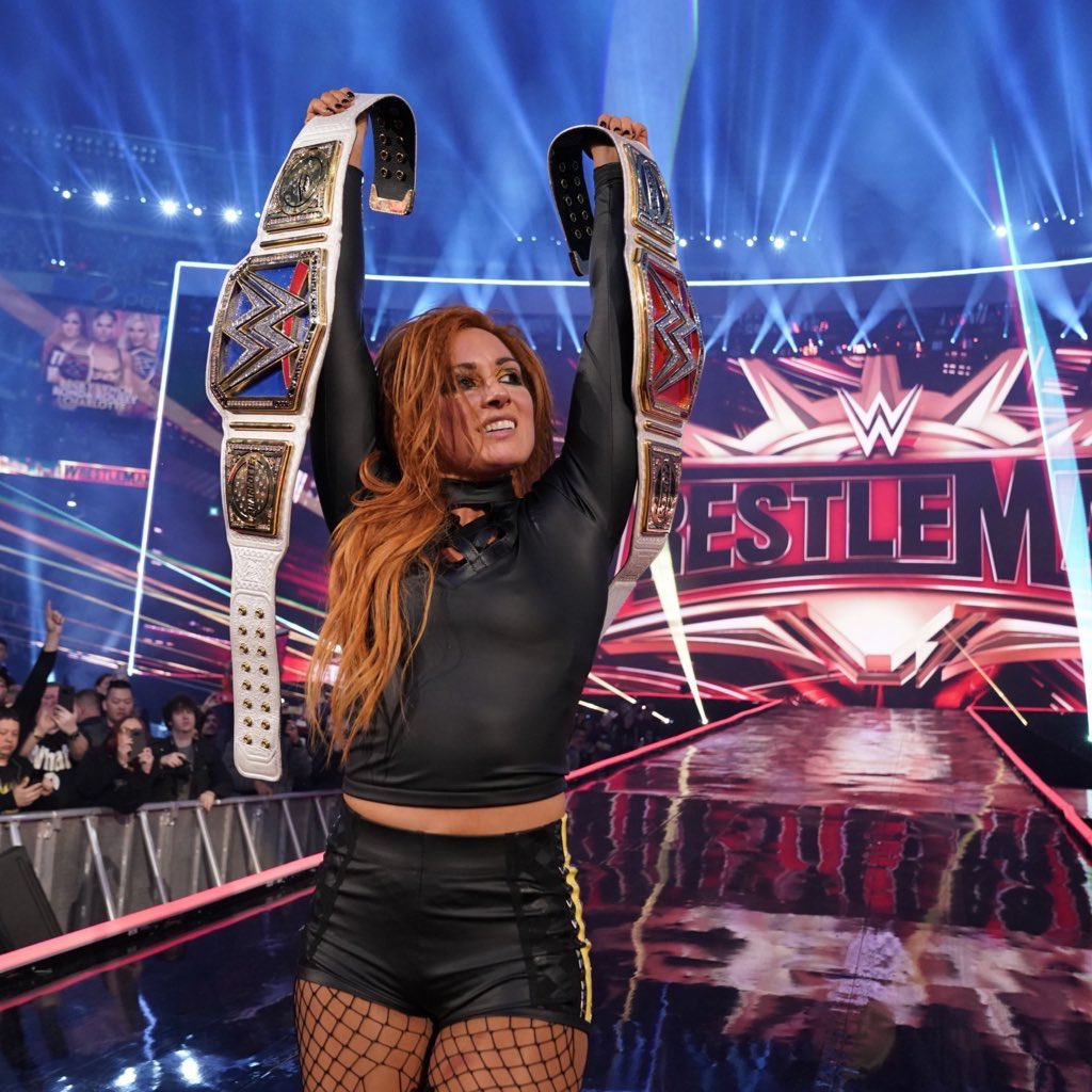 beckyonIy's tweet photo. 2019: Becky Lynch became the first woman to win the main event of Wrestlemania. 

2022: Katie Taylor became the first woman to win the main event of a boxing event in Madison Square Garden.

Irish women making history 🇮🇪 #TaylorSerrano #TaylorVsSerrano https://t.co/lIx7T4zbbG