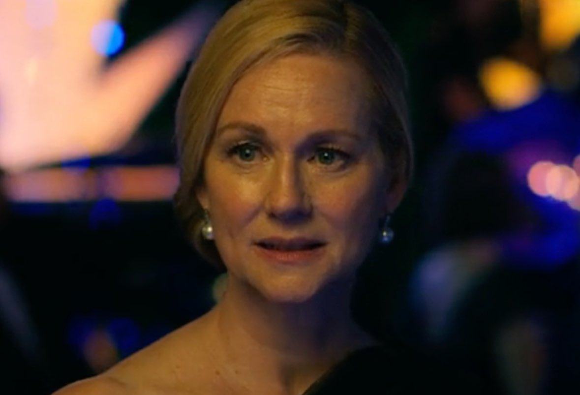 zoerosebryant's tweet photo. No matter what you ultimately thought of the #Ozark finale, this is undeniably one of the tensest scenes I’ve seen in a drama series in quite some time. My stomach was in KNOTS. Everything from the direction to the writing to the editing to the score… just exceptional. https://t.co/RUF5myToUV