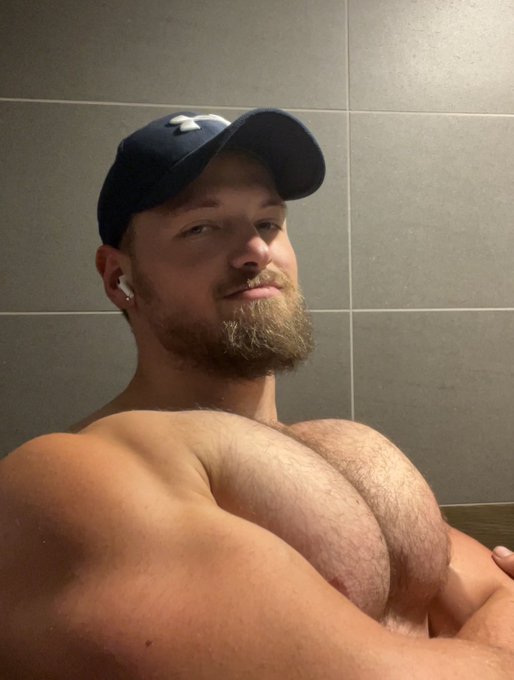 Heavy 2 hour chest session is always fun 😈 https://t.co/lY7KhR9tfa<a href="/tag/fitness"class="tags"><span>#fitness</span></a>