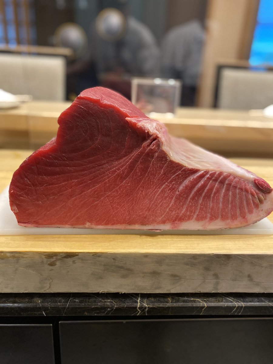 djsushitter's tweet photo. 沖縄マグロが美味しい
183kg https://t.co/FGDCfNnDtb