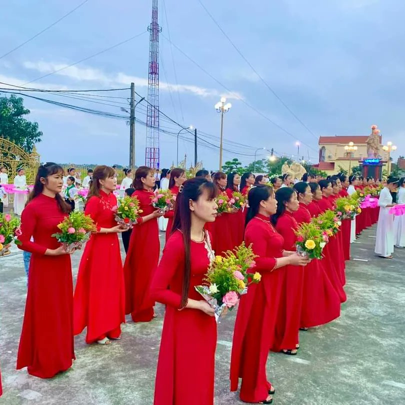 GX_TrungPhuong's tweet photo. #danghoakinhme #MARIA #giuse #haihau #church #vietnam #gxtrungphuong #giaoxutrungphuong #Flowers https://t.co/Jbpi07S72p