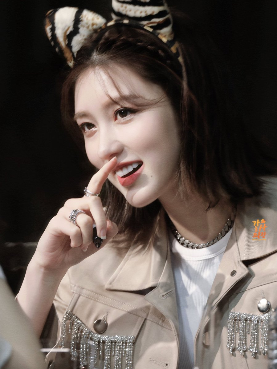 GAEUL IS SO ATTRACTIVE FOR WHAT