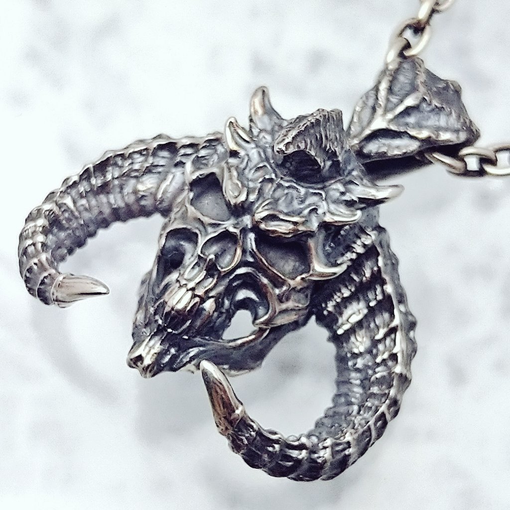 STRANGE_FREAK's tweet photo. 三本角スカル「バラン」
ペンダントバージョン #SFDP115
リングでは抑えた角もワイドに広げ、より悪魔感倍増
https://t.co/T155goCidE
#sfdjp20
#デーモン #悪魔 #山羊角 #羊角 #角
#sfdjpr #demon #sfdjp https://t.co/8zi9CZBYms