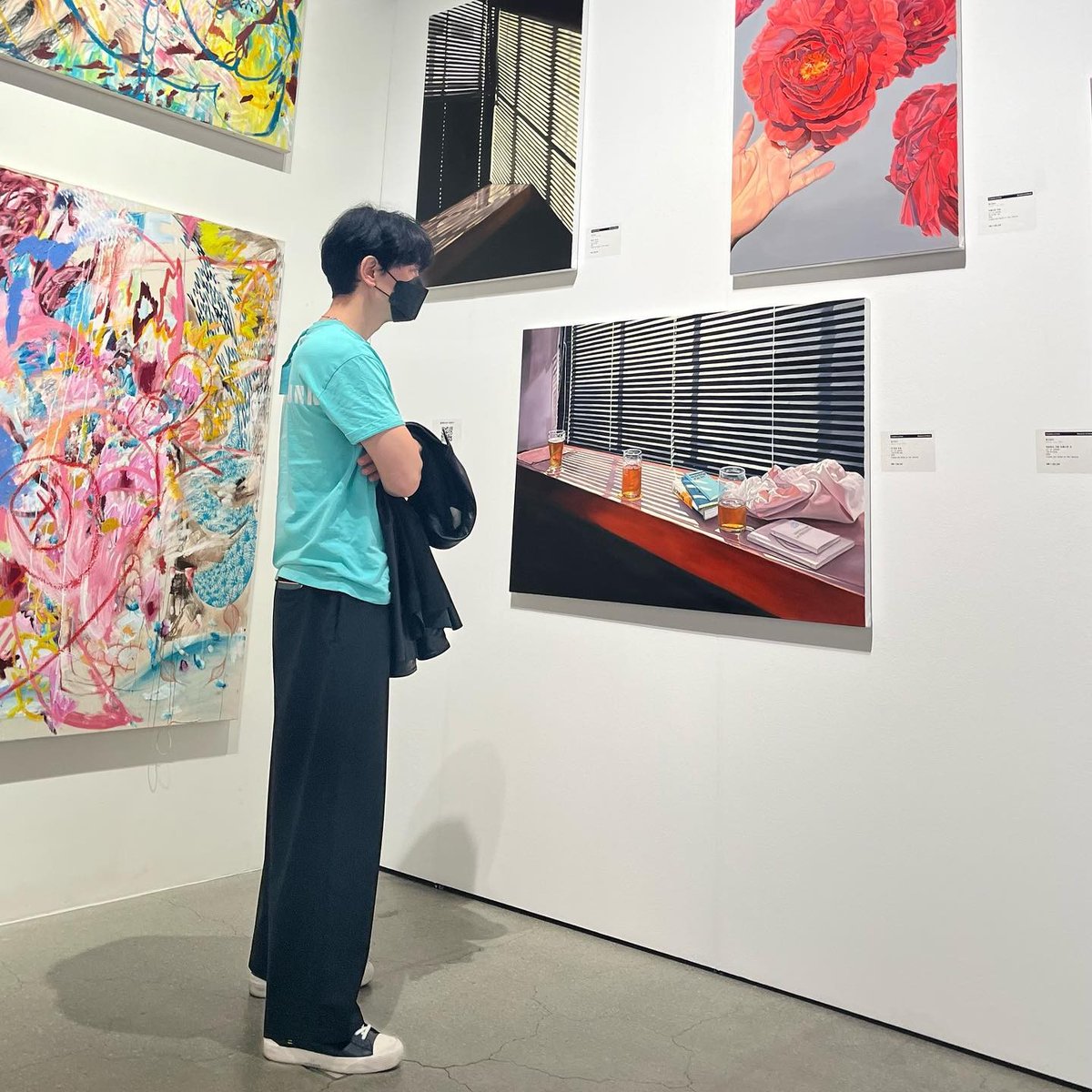 leegunmyung_com's tweet photo. #이건명
Posted @ juyeon_actress
#블랙랏
#서울옥션강남센터
#블랙랏아트위크
#이건명배우님 #초대해서
#전시보고옴
#홍팀장님 #직접도슨트해주시고
#감사
#무가경매 #참여해서
#윤병락가을향기🍎
#낙찰받았어🙈
#재밌다🎨
#같이가자💕
#blacklot #blacklotartweek #seoulauction #art #artfair https://t.co/ZByvGkPA2h
