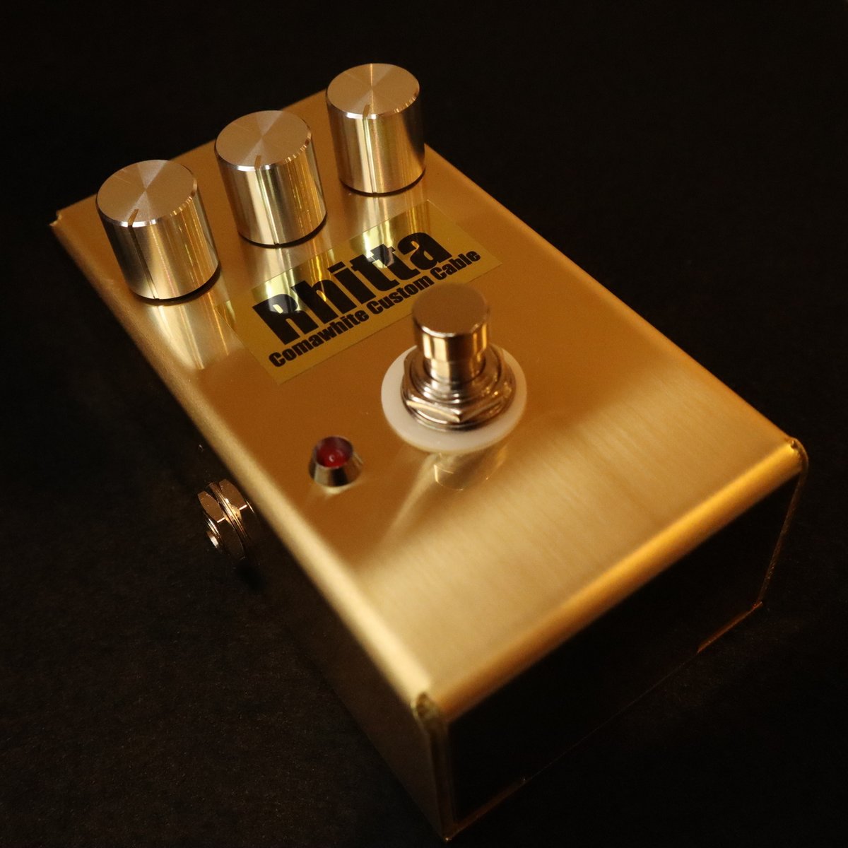 shima_hakata's tweet photo. #ComawhiteCustomCable Rhitta 在庫ございます!
【担当のコメント】
初回入荷分即完売のこまほケーブル製ディストーションペダル!Rhittaです!少量ですが入荷しました!
ご購入、お問い合わせはこちらから↓
https://t.co/2lJmCGYFgX https://t.co/0RQaqO8ro9