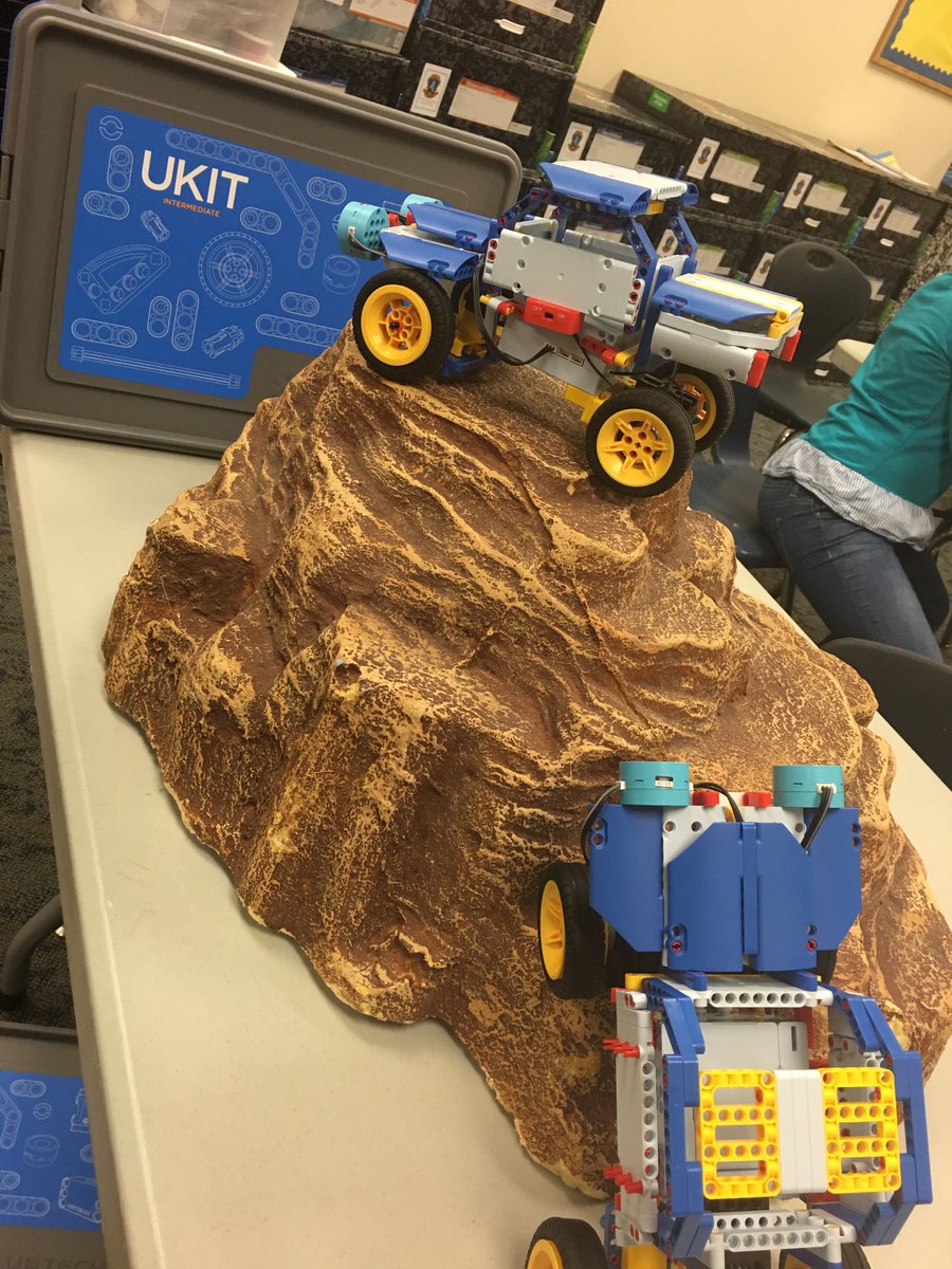 warrenwise007's tweet photo. ⁦LOOKOUT……@KMMPMPanthers⁩  students are starting a new project with ⁦@UBTECHRobotics⁩ ⁦@ubtechedu⁩ by changing the wheels of their UKIT VEHICLES to go over different terrain.  The new ⁦@KMMPMPanthers⁩ robotics team is coming back 😀 https://t.co/frNNbHEt9y