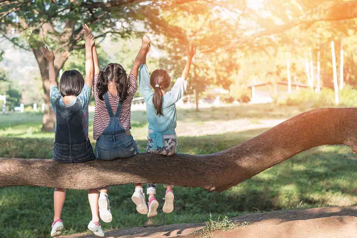 PuaRowena's tweet photo. There's a lot of summer left to go, and if summer camp isn't an option for your family, you might want to consider these alternatives for your kids: https://t.co/kvn2UgHNLd https://t.co/ruNHKQ4XtN