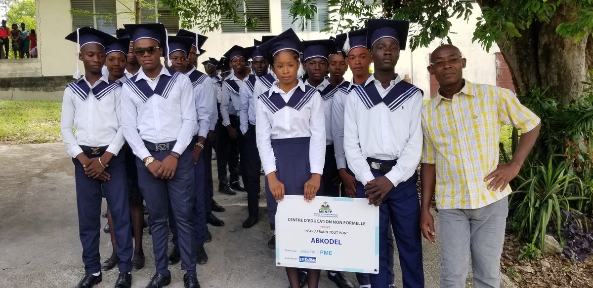hcetienne's tweet photo. Jodi a anviwon 60 jèn fi tankou gason tap gradye aprè 6 mwa fòmasyon teknik. Kounyea yo pare pou mache travay la.
#idejen
#UNICEF
#ABKODEL
#hopeforthem
#pouyonjenèsangaje https://t.co/znVDSzHJaI